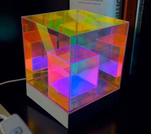 Lámpara Cubo Minimalista con Colores Personalizables